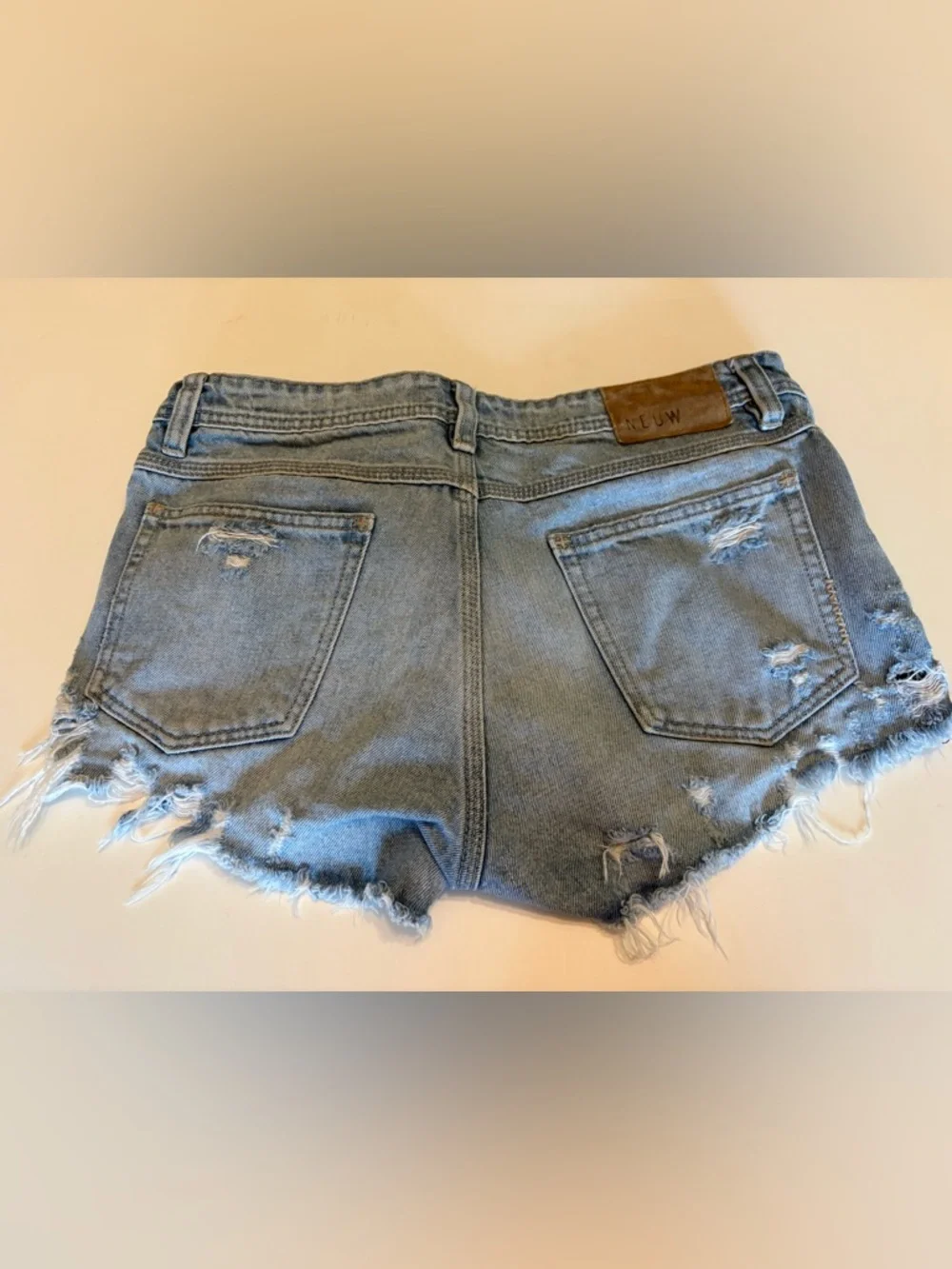 NEUW distressed denim short shorts size‎ 25